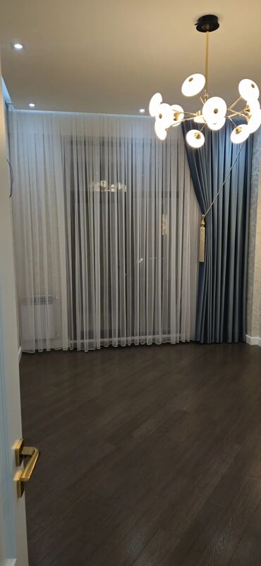 Pərdə və tüllər: Qalın, boz rəngli, zərli naxışlı pərdələr otağa zərif və dəbli bir — 13