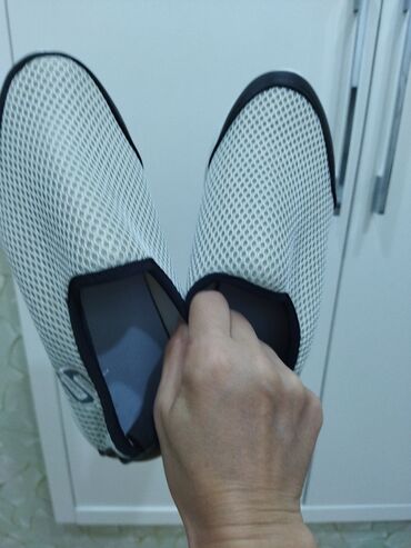 Women's Sneakers and athletic shoes: Qadın idman ayaqqabıları – hamısı yenidir. 36-37- 39 olculerdir. her — 8