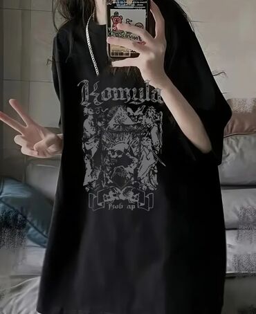 Köynəklər: Qara oversize T‑shirt - Rəng: qara - Üslub: streetwear/oversize, enli
