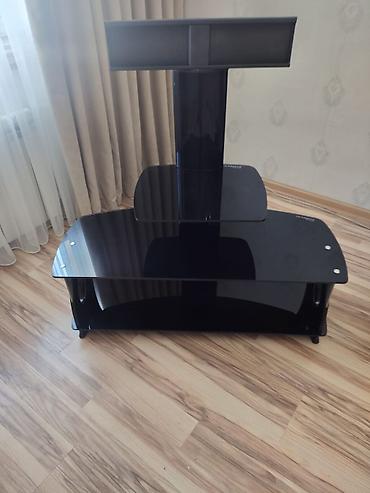 kicik tv: Qara şüşə TV stendi və asqılı panel sistemi - Material: qalın — 2