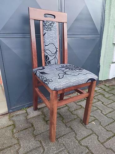 Stolice: Drvena trpezarijska stolica sa tapaciranim sedalom i naslonom. - — 10