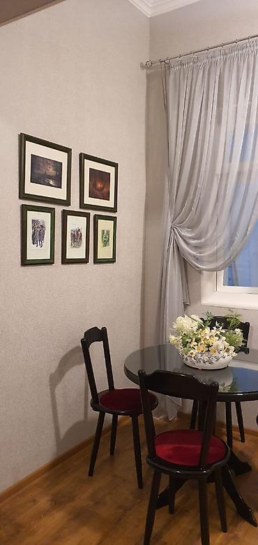 Mənzillər: Şəhərin düz mərkəzində 2 otaglı təmirli mənzil kirayə verilir.Yaşamag — 1