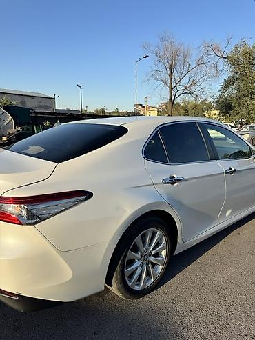 byd e1: Toyota Camry: 2019 г., 2.5 л, Вариатор, Гибрид, Седан — 5