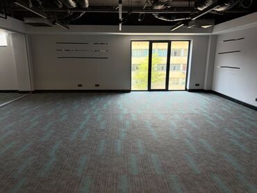 офис в жилом доме: Сдаю Офис, 80 м², С видом на горы, 1 линия, С отдельной кухней