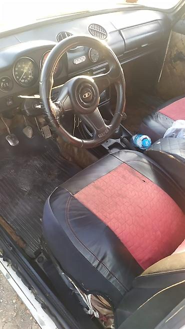vaz buferi: VAZ 2106 sedan – ağ rəngdə, 4 qapılı klassik model. Texniki və dizayn — 6