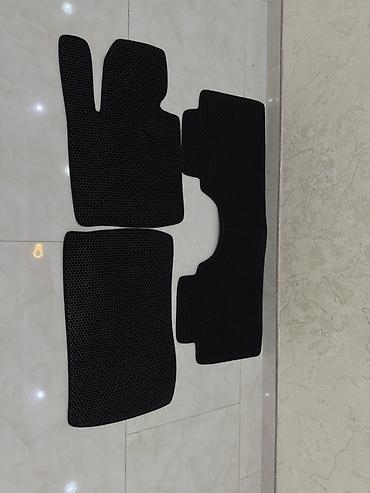 rezin botinkalar: UNİ-Z Avtomobil üçün 4 hissəli salona ayaqaltı dəst Yenidir . Heç — 1