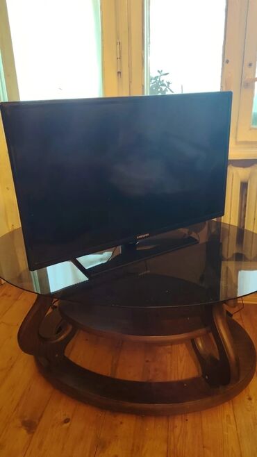 Televizorlar: Samsung LED televizor - 82 Ekran (kompakt, otaq və mətbəx üçün ideal)