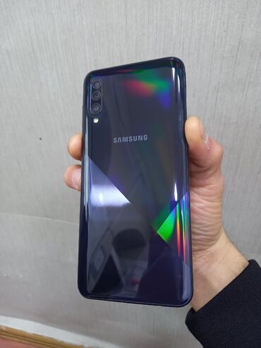 Digər mobil telefonlar: Satılır: 3 ədəd smartfon (şəkillərdə) 1) Apple iPhone (qara rəng) - — 21