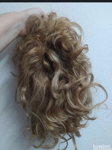 Perike i klipse: Prodajem prirodnu kosusniženu . na stanju ;perika prirodna — 8