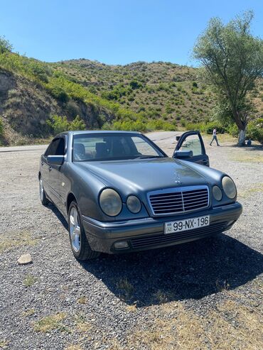 Mercedes-Benz: Mercedes-Benz E-Class: 2 l | 1996 il Sedan