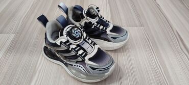 лакосте обувь: Продам кроссовки для мальчика хорошего качества размер 27