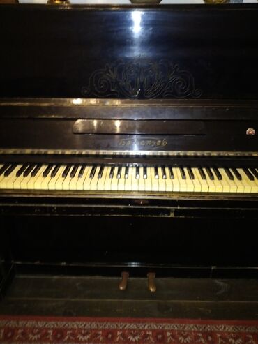 Pianolar: Belarusiya pianosu köklənib işləməyinə söz yox lazım olmadığı üçün