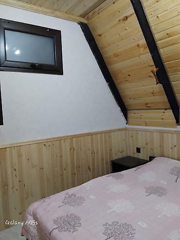 Günlük kirayə evlər: 70 kv. m, 3 otaqlı, Kombi, Qaz, İşıq — 2