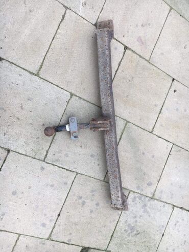 koməkci qoşqular: Çəkici qoşqu üçün metal dartma qurğusu (tow bar) - Material: qalın