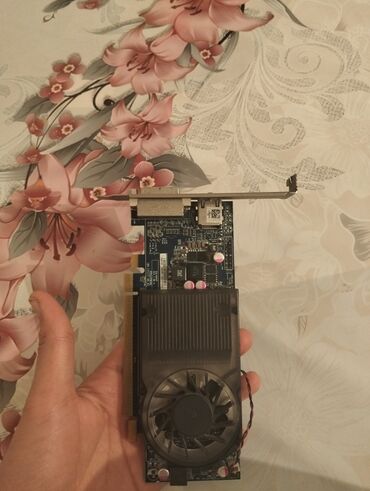 Videokartlar: Satılır: 4 işlək videokart bir yerdə Videokartlar: GeForce 9600 GTX — 14