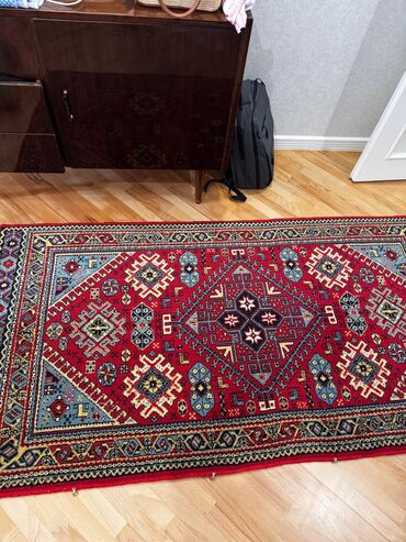 куплю старые ковры: Qədimi Xalça 50 AZN satılır uz.2mtr en:1mtr təmizdi ünvan Ecemi ✨
