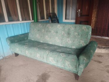 раскладной диван с креслом: Прямой диван, цвет - Зеленый, Б/у