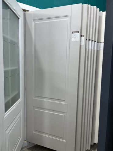 taxta reyka qiymeti: Ağ rəngdə, panelli daxili qapı. Sadə, lakin zərif dizaynı ilə