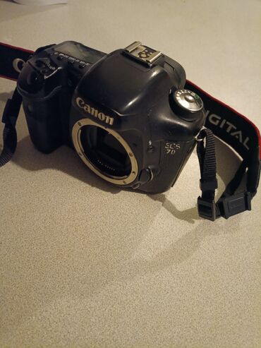 купить широкоформатный принтер для печати баннеров: Фотоаппарат Canon 7D Canon 7D - полупрофессиональная камера