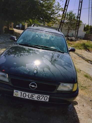 опель омега: Opel Astra: 1.8 l | 1995 il Sedan