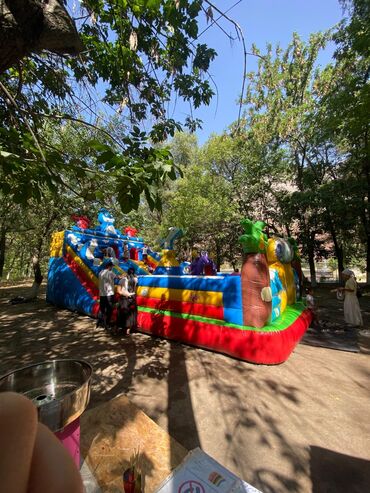 автомобильные кресло: Батут Надувной, Б/у