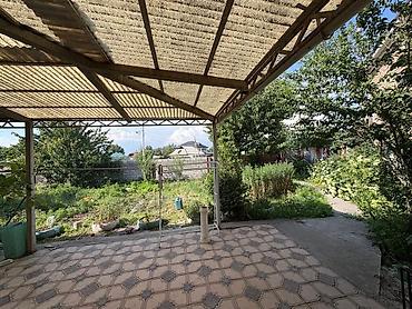 Продажа коттеджей и домов: 🏡 **СРОЧНО ПРОДАЁТСЯ УГЛОВОЙ ДОМ!** 📍 Бишкек, ж/м Ак-Босого\ 🌳 — 5