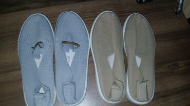 qaçış üçün qadın krosovkaları: Müasir dizaynlı rahat slip-on ayaqqabılar. CÜTÜ 10 MANAT. ELA