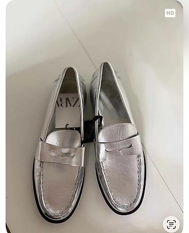 Лоферы ZARA, модель 2181/310, цвет серебристый (metallic) at lalafo.kg Лоферы ZARA, модель 2181/310, цвет серебристый (metallic)