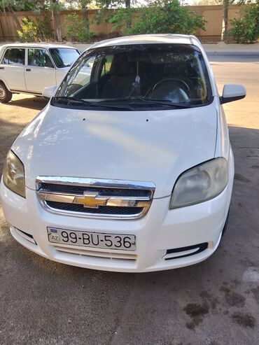 Saab: Chevrolet Aveo sedan – ağ rəng Xüsusiyyətlər: - Kuzov: 4 qapılı