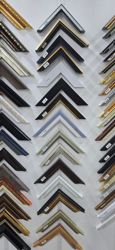 Зеркала: В наличии Минималистичное зеркало с сочетанием черной и золотой рамы с — 7