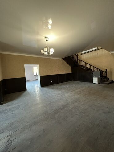 Долгосрочная аренда домов: 420 м², 7 комнат, Балкон застеклен, Забор, огорожен, Парковка — 8