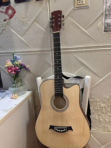 Akustik gitar – dreadnought korpus, cutaway (kalka) dizaynı - Korpus