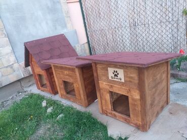 drveni kreveti za pse: Kucice za pse na prodaju,drvene,prelakirane.Krov tegola.Na jednu vodu