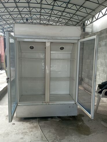 двухдверный холодильник: Продаю большое двухдверный витринный холодильник бэушные состояние