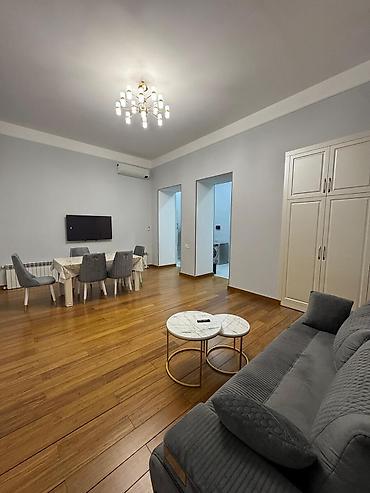 velosiped kirayə: İcarəyə verilir 2 otaqlı köhnə tikili 100 m², Sahil m. 900 AZN/ay 2 — 3