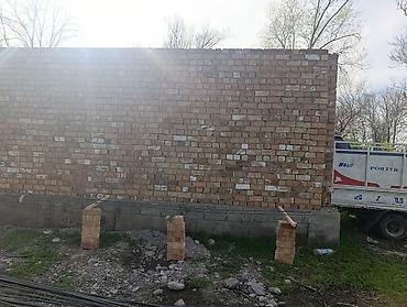 Кыймылсыз мүлк: Кирпичная постройка на фундаменте с металлическими — 1