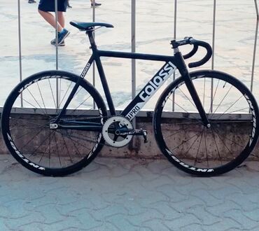 Велосипеды: Продаю фикс Colossi low pro Рама 55го размера Вилка карбоновая