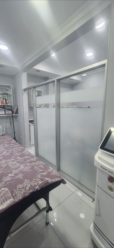 сумка для парикмахера: Сдаю Кабинет в салоне, 10 м², Для лешмейкера, Для шугаринга, эпиляции, Для бровиста