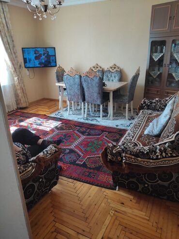 Uzunmüddətli kirayə mənzillər: Xetai çoxmərtəbəli binada geniş və işıqlı mənzil. Xüsusiyyətlər: - — 3