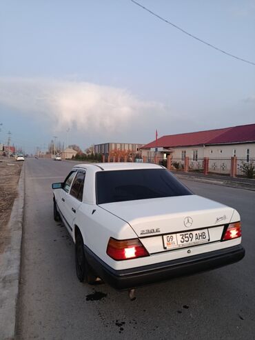 девевые машины: Mercedes-Benz W124: 1988 г., 2.3 л, Бензин, Седан