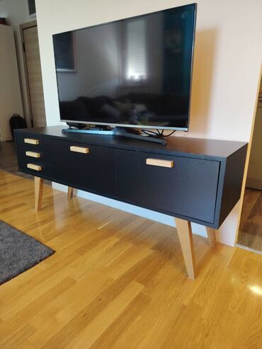 ikea navlaka za hranilicu: Prodajem Tv komodu kupljenu u Ola nameṣ̌taju dimenzija