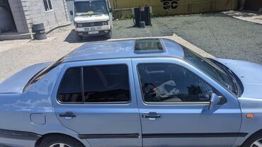 Volkswagen: Volkswagen Vento: 1993 г., 1.8 л, Механика, Бензин, Седан