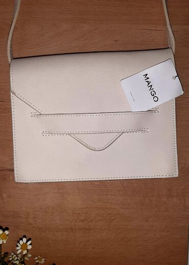 сумка для школу: Сумочка cross body от бренда MANGO. Цвет: бежевый Размер:20×16 ЦЕНА: 2