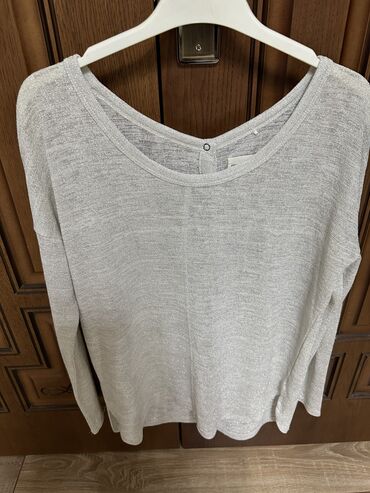 Köynək və bluzalar: 10 azn . Razmer S/M — 26