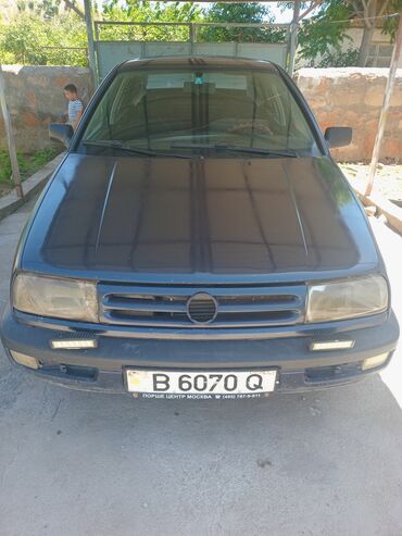 Volkswagen: Volkswagen Vento: 1993 г., 1.6 л, Механика, Бензин, Седан