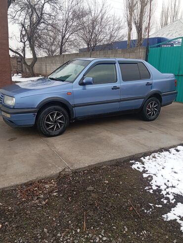 Volkswagen: Volkswagen Vento: 1993 г., 1.8 л, Механика, Бензин, Седан