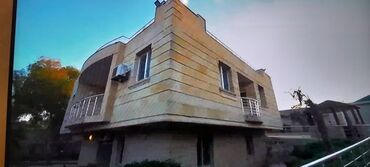 Həyət evləri və villaların satışı: Ev monolit betonla, qaya üzərində tikilib, dəniz mənzərəlidir. 1-ci — 3