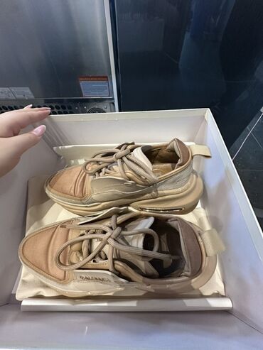 сколько стоит лоро пиано: Кроссовкалар, 36, 37, Balmain, Жаңы, түсү - Саргыч боз, Өзү алып кетүү, Акылуу жеткирүү