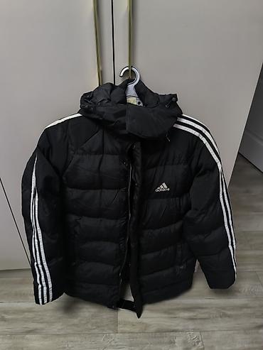 адидас зипка: Куртка Adidas, черный - Спортивный дизайн с фирменными тремя белыми — 2