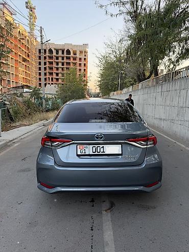 Toyota: Toyota Corolla: 2023 г., 1.8 л, Вариатор, Гибрид, Седан — 5